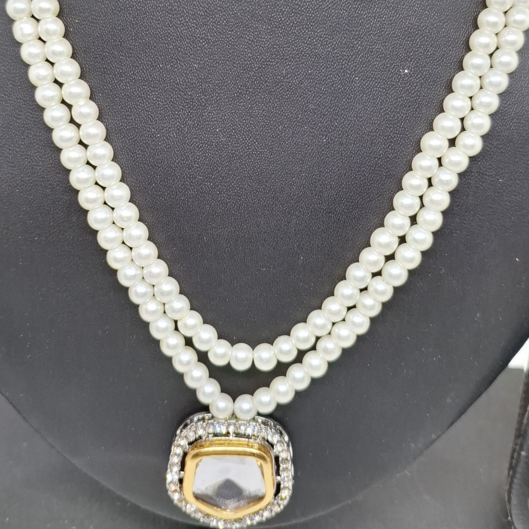 Off White Beads Kundan Necklace