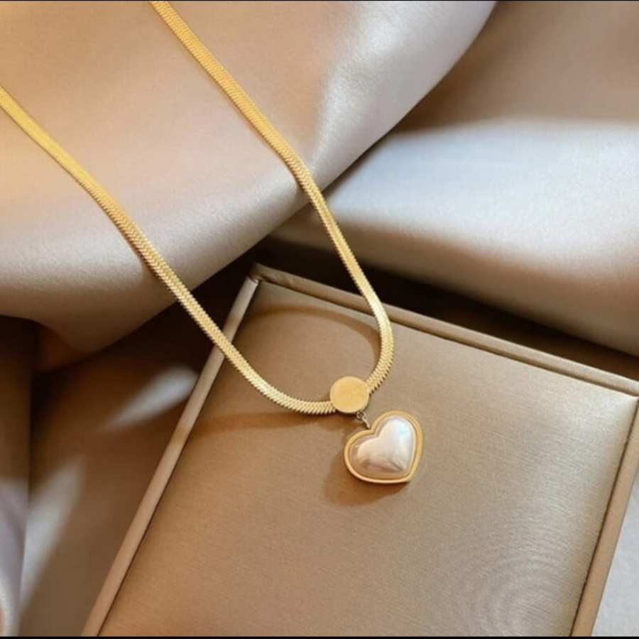 White Heart Anti Tarnish Neck Piece