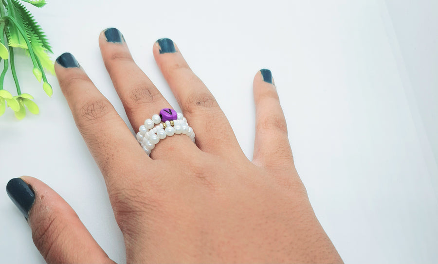 Alphabet "V" Ring